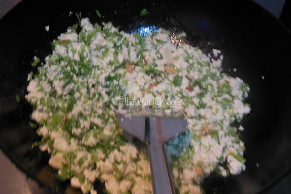 茼蒿虾仁小豆腐的做法图解9