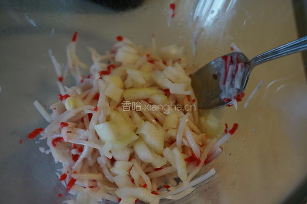 牛油果蟹肉沙拉的做法图解2
