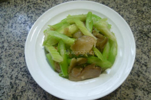 榨菜炒西芹的做法图解9