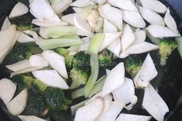杏鲍菇炒香干的做法图解1
