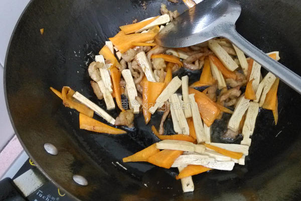 韭菜花香干炒肉的做法图解4