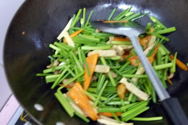 韭菜花香干炒肉的做法图解5