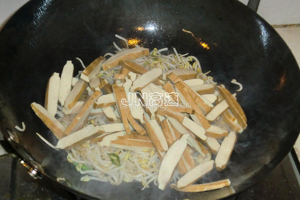 银芽青椒炒香干的做法图解10