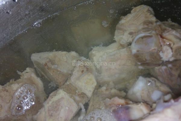 枸杞红枣排骨汤的做法图解3