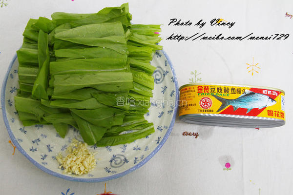 豆豉鲮鱼油麦菜的做法图解1