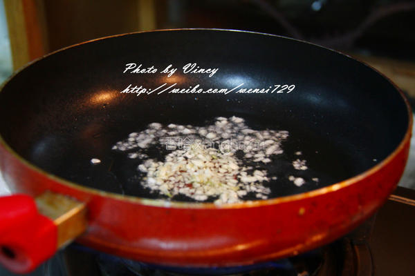 豆豉鲮鱼油麦菜的做法图解3