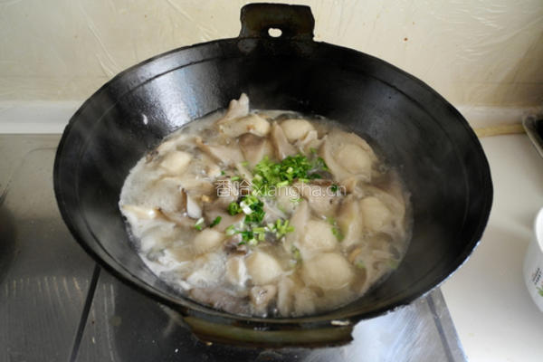 平菇鱼丸汤的做法图解7