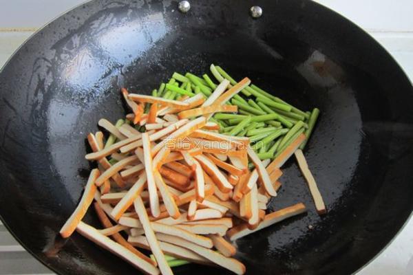 香干蒜薹炒肉丝的做法图解9