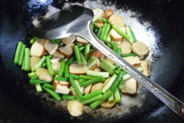 香干蒜薹炒鱼丸的做法图解10