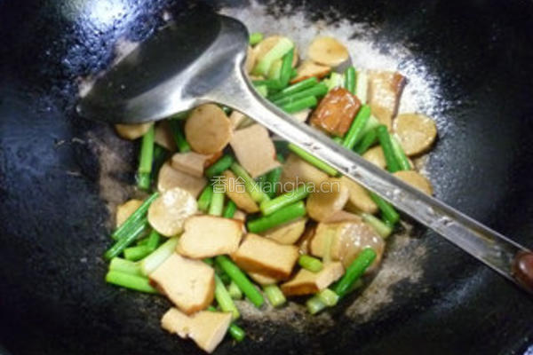 香干蒜薹炒鱼丸的做法图解13