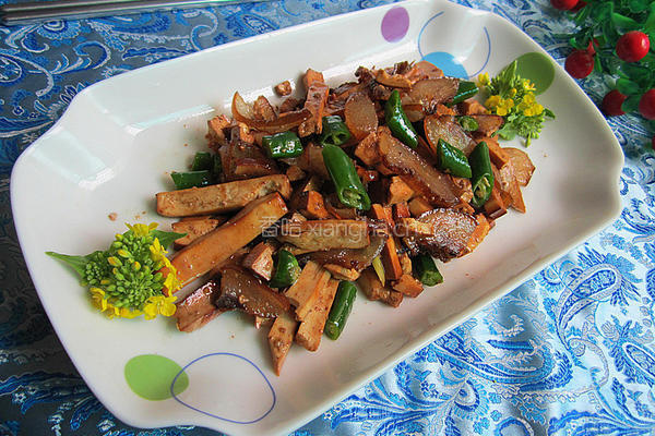 小炒香干腊肉的做法图解8