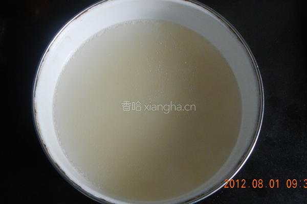 玉米竹荪炖海蚌的做法图解2