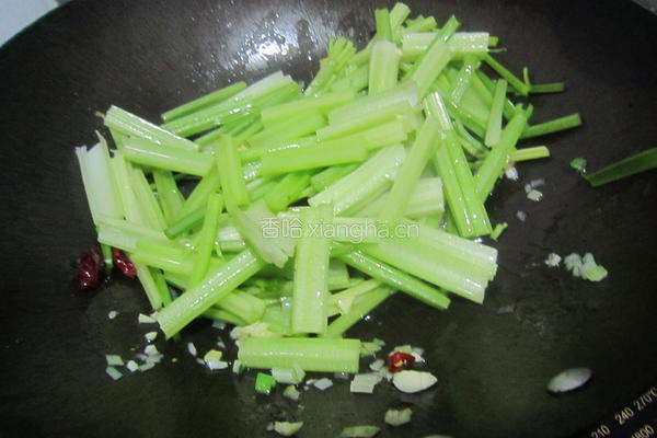 香干炒青芹的做法图解4