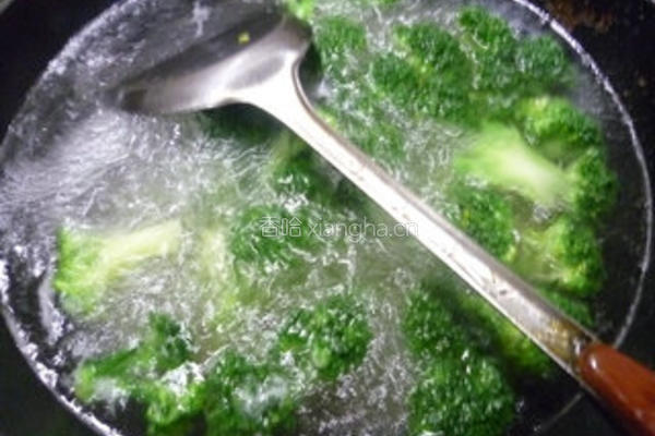 香干炒西兰花的做法图解3