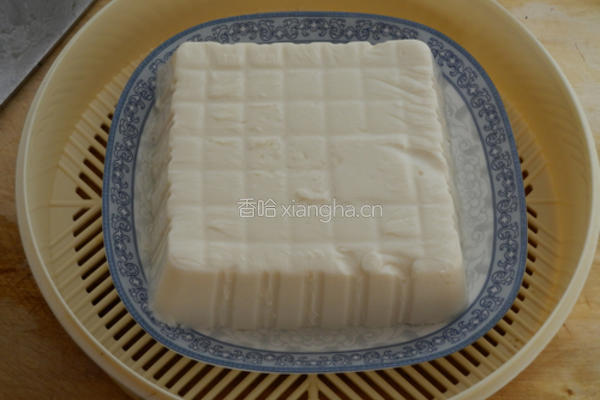蟹粉豆腐的做法图解1