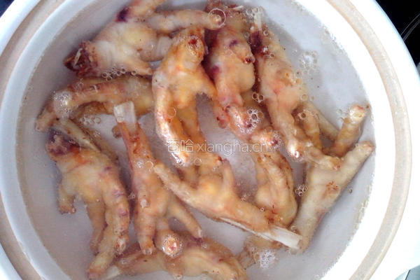 冬菇煲凤爪的做法图解4