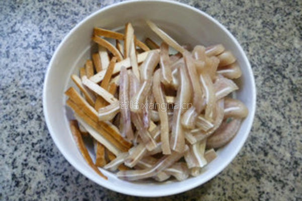 蒜薹香干拌猪耳朵的做法图解9
