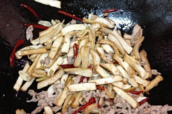 韭菜香干炒肉的做法图解6