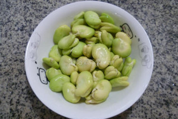 雪菜香干炒蚕豆的做法图解4