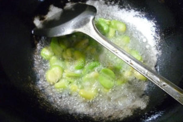 雪菜香干炒蚕豆的做法图解8