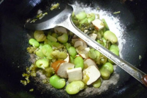 雪菜香干炒蚕豆的做法图解12