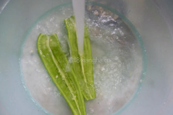 青椒香干炒酸菜的做法图解2