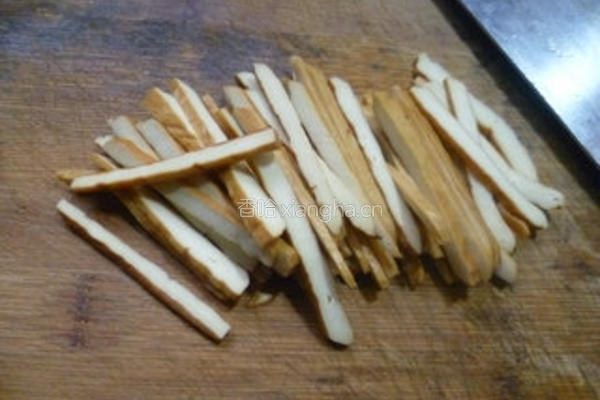 青椒香干炒酸菜的做法图解5
