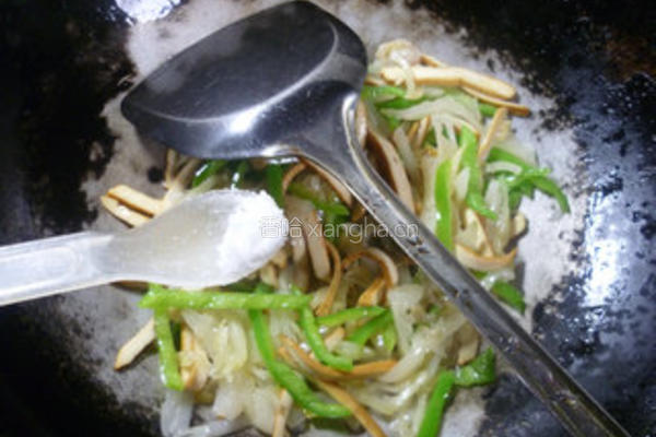 青椒香干炒酸菜的做法图解8