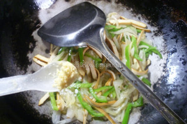 青椒香干炒酸菜的做法图解9