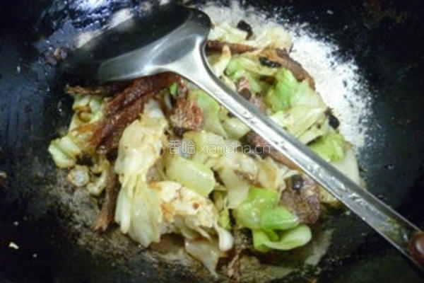 豆豉鲮鱼炒包心菜的做法图解9
