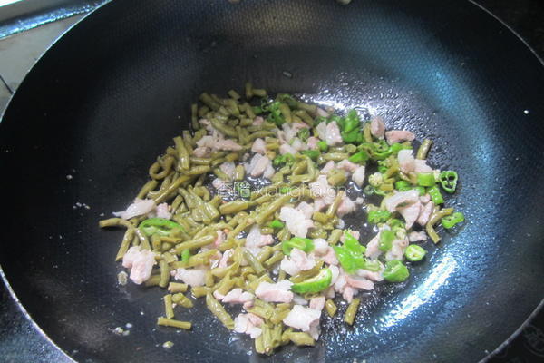咸豆角炒肉的做法图解3