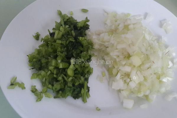 猪肉香菜虾丸汤的做法图解1