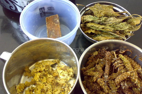 红糖夏桑菊的做法图解1