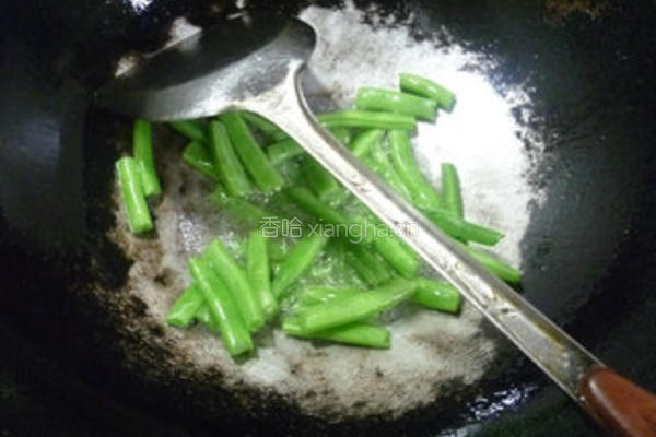梅豆炒牛心菜的做法图解6