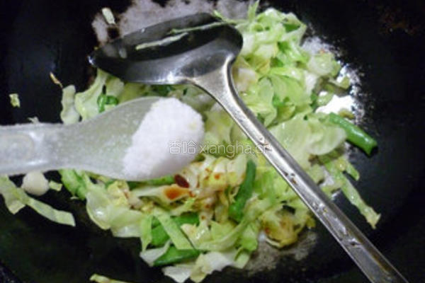 梅豆炒牛心菜的做法图解9