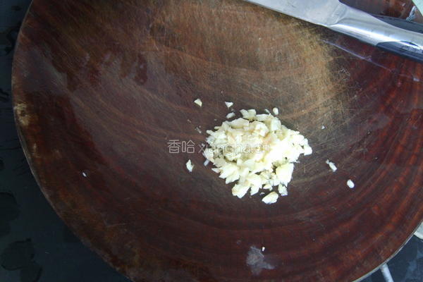 豆豉鲮鱼炒苦瓜的做法图解3