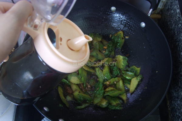 豆豉鲮鱼炒苦瓜的做法图解10