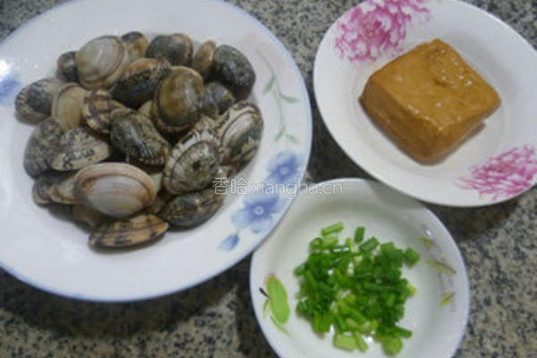 香干炒花蛤的做法图解1
