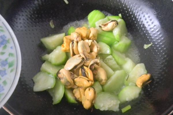 丝瓜炒贻贝的做法图解8