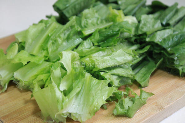 豆豉鲮鱼油麦菜的做法图解1
