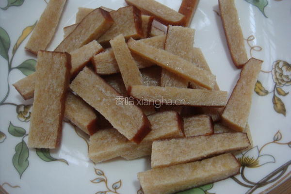 杏鲍菇炒香干的做法图解3