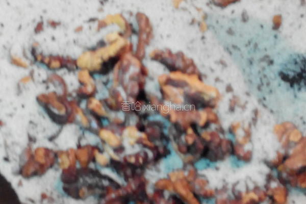 盐焗桃仁的做法图解4
