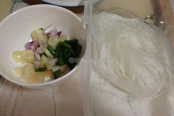 菜花粉丝煲的做法图解1