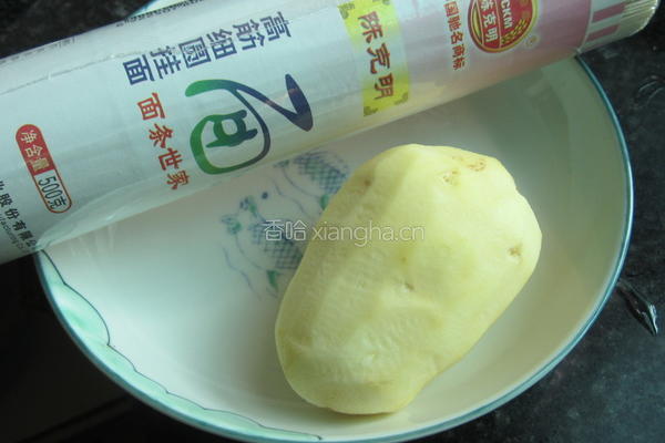 土豆挂面的做法图解1