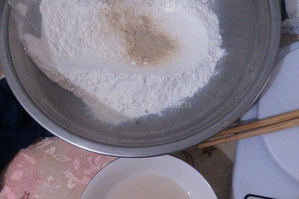 夏威夷大虾披萨的做法图解1