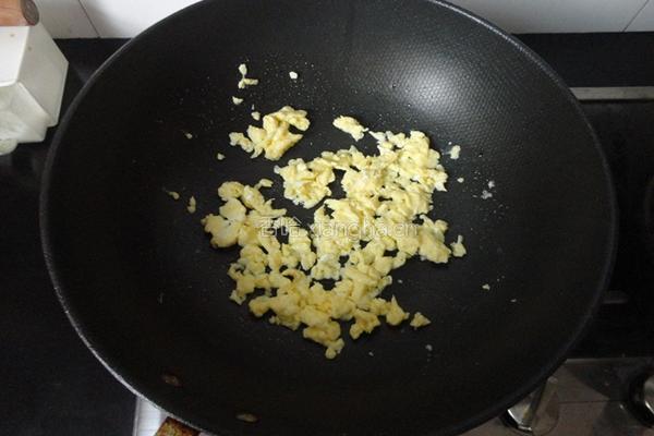蚝油鸡蛋炒饭的做法图解3
