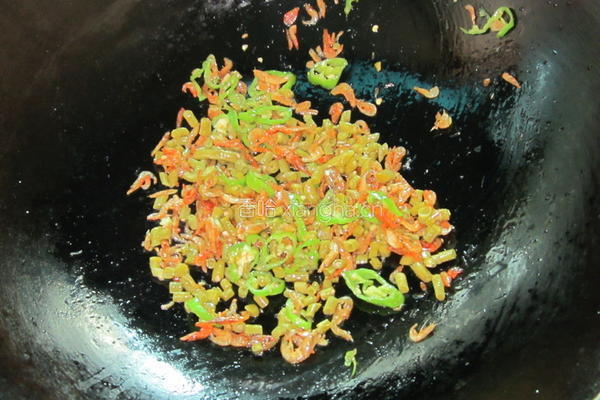 酸菜虾米挂面的做法图解5