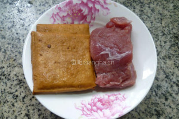 香干里脊肉炒榨菜的做法图解2