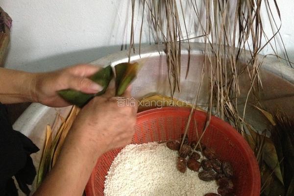 蜜枣甜粽的做法图解7