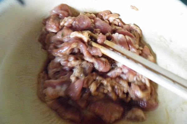 甜椒小炒肉的做法图解2